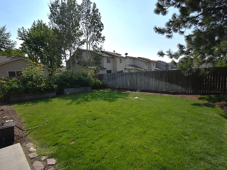 3222 S Lindsay Ave — Photo 27