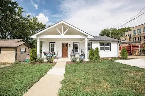 1218 Montgomery Ave