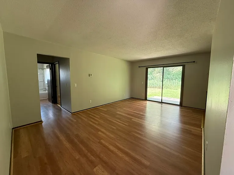215 N 2nd St #B — Photo 11