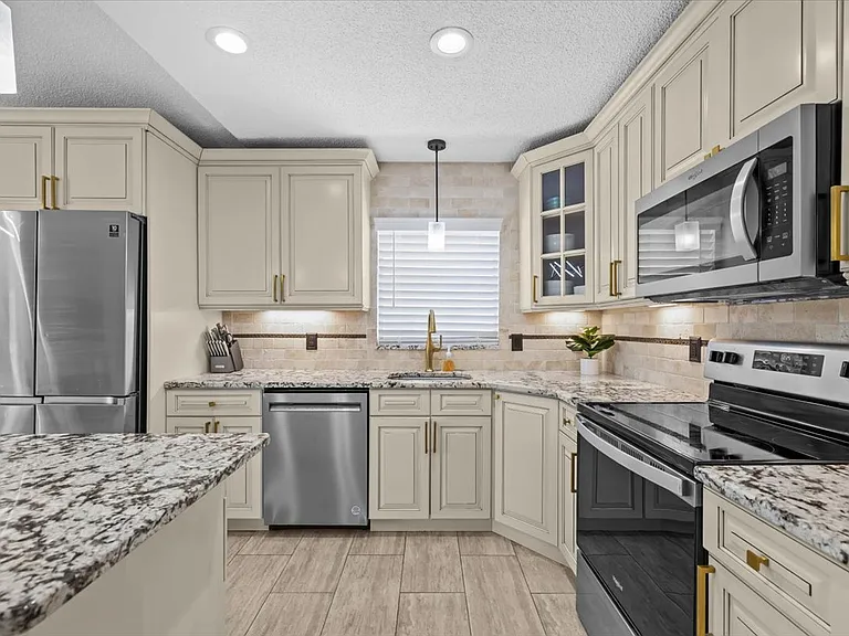 7318 S Kissimmee St — Photo 18