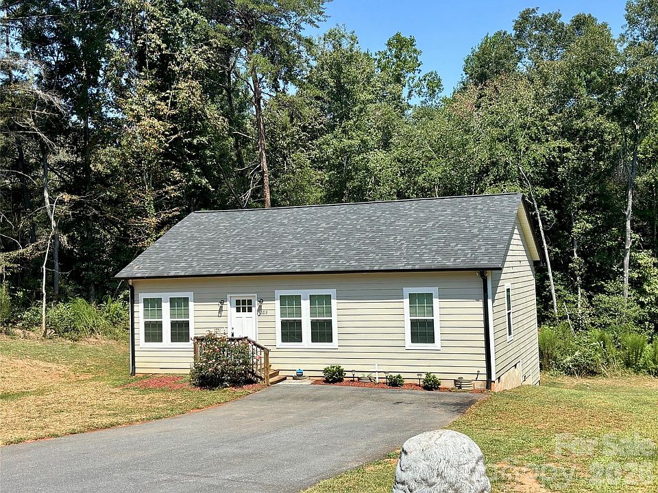 1st image of 2613 Lynn Mountain Rd