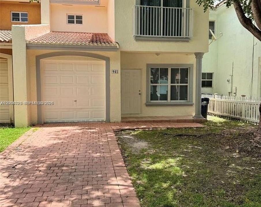 1st image of 941 SW 6th Pl