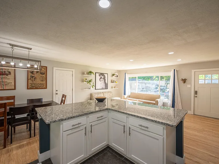 1314 Aspen St — Photo 6