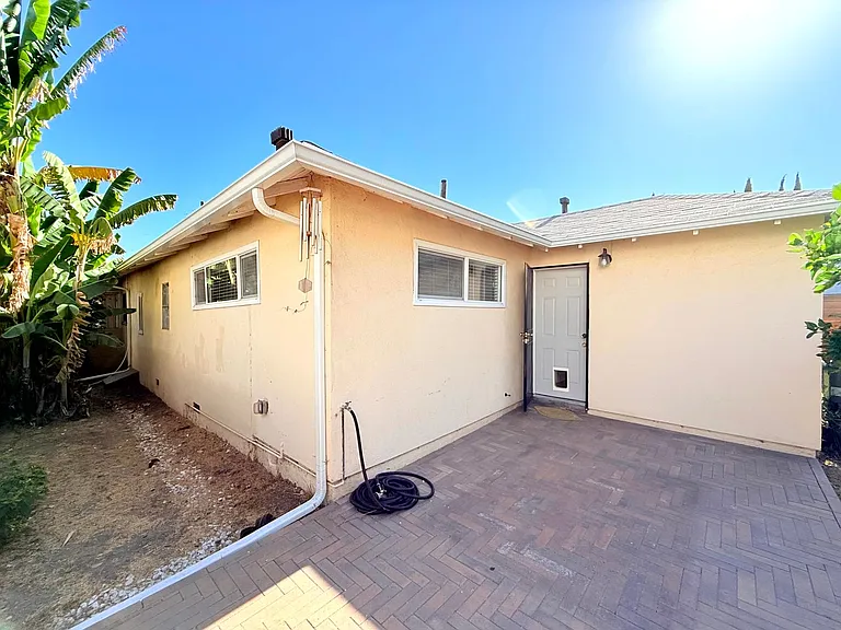 4447 Lockwood Ave — Photo 32