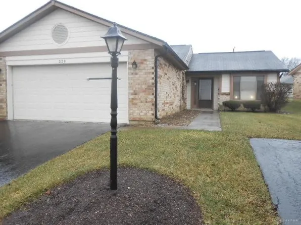 230 Wren Wood Ct, Englewood, OH 45322