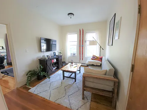 37 Oak St #3R Photo 1