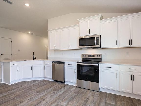 3rd image of 32 RYMSHAW DRIVE