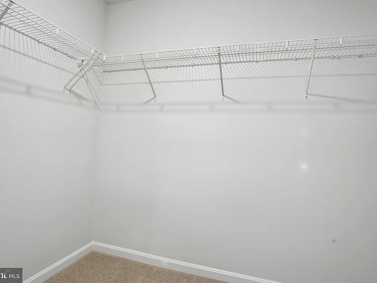 818 Bond St — Photo 17