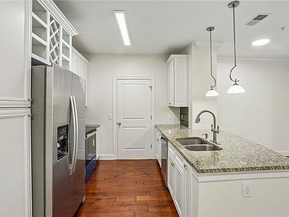 3rd image of 901 Abernathy Rd APT 5190