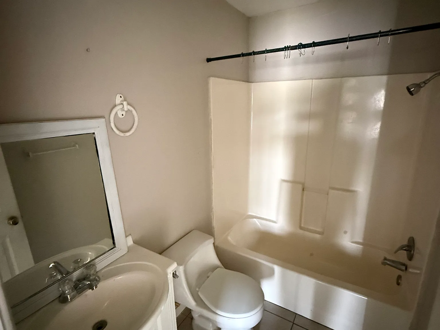 1402 E Cameron Ave — Photo 2