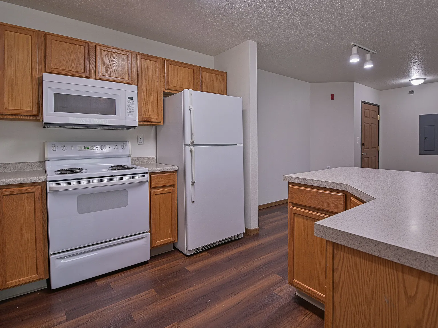 West Ridge Apartments — Photo 4