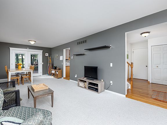 5th image of 7972 Faircrest Dr