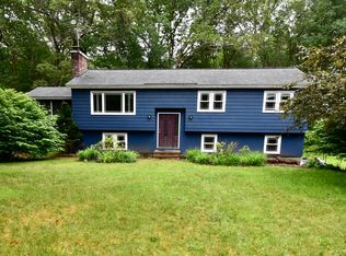 2 Clare Cir, Westford, MA 01886