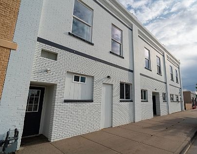 4th image of 910 Broad St #105