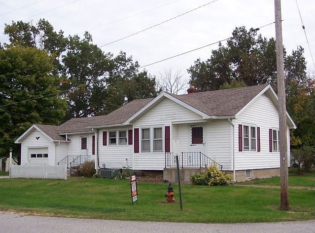 1st image of 307 W Oak St