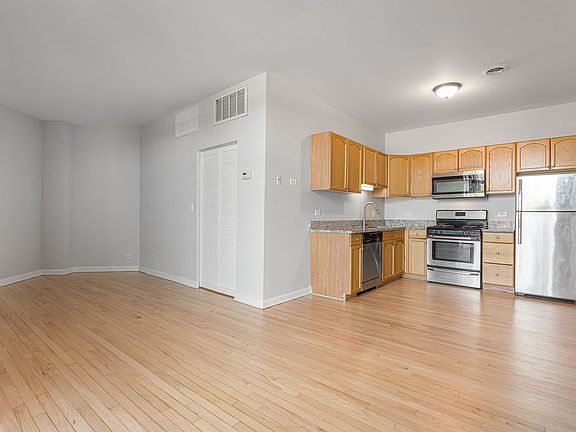 5th image of 2451 W Howard St APT 205