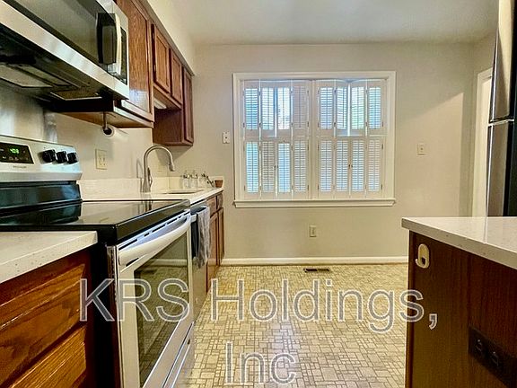 4th image of 613 N Abingdon St