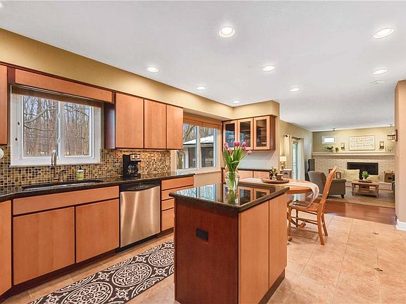 3rd image of 28021 Edgepark Dr