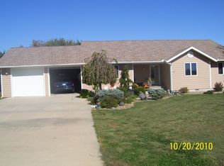 9 Canary Ln, Iola, KS 66749