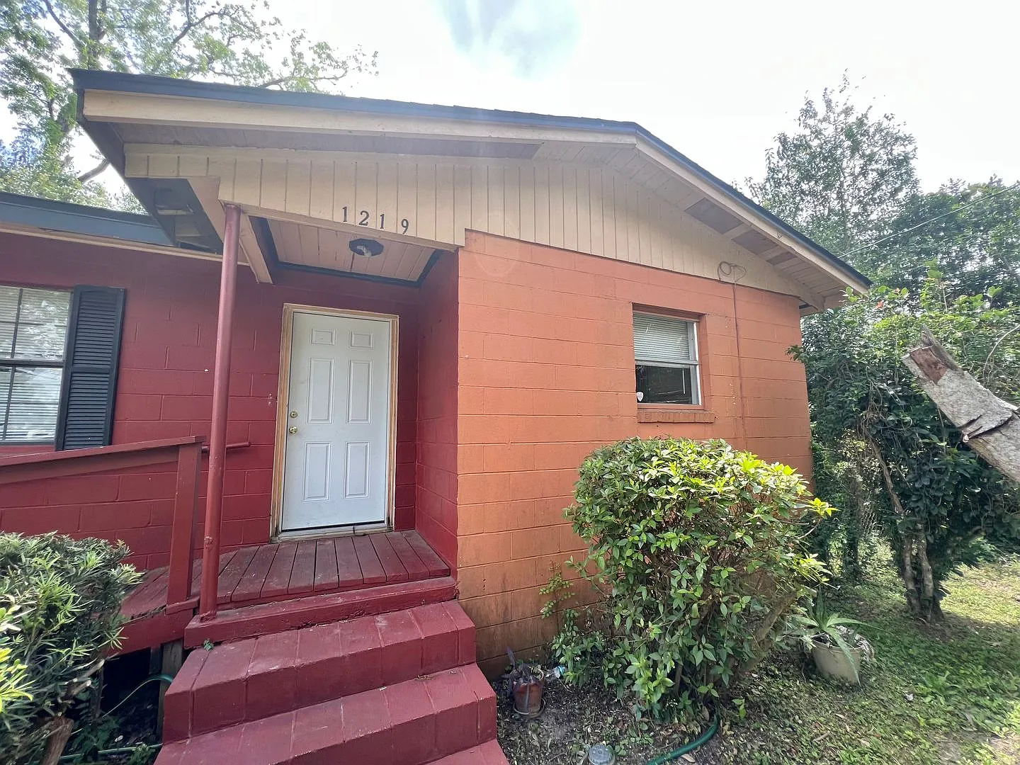 1219 Hernando Drive — Photo 1