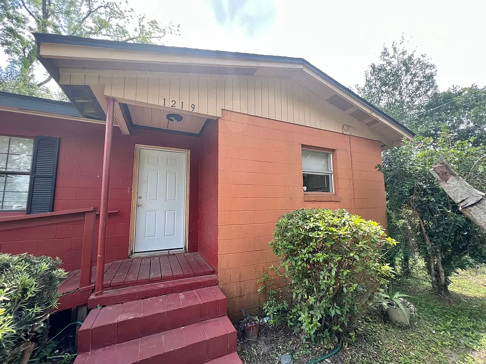 1219 Hernando Dr