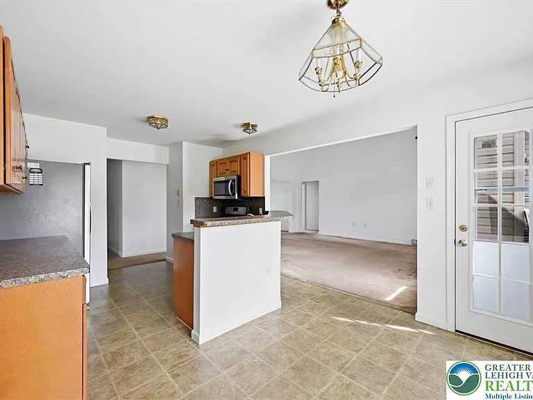 86 Northpark Dr E — Photo 33