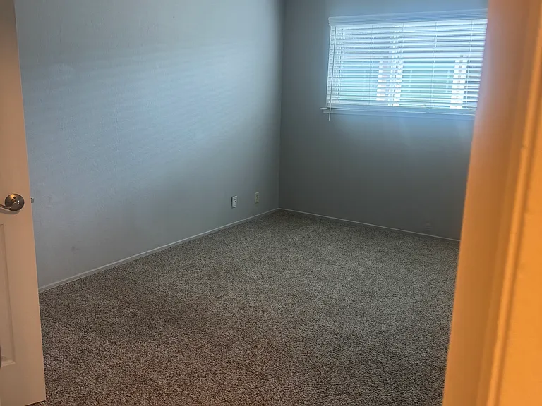 Foothill Manor — Photo 24