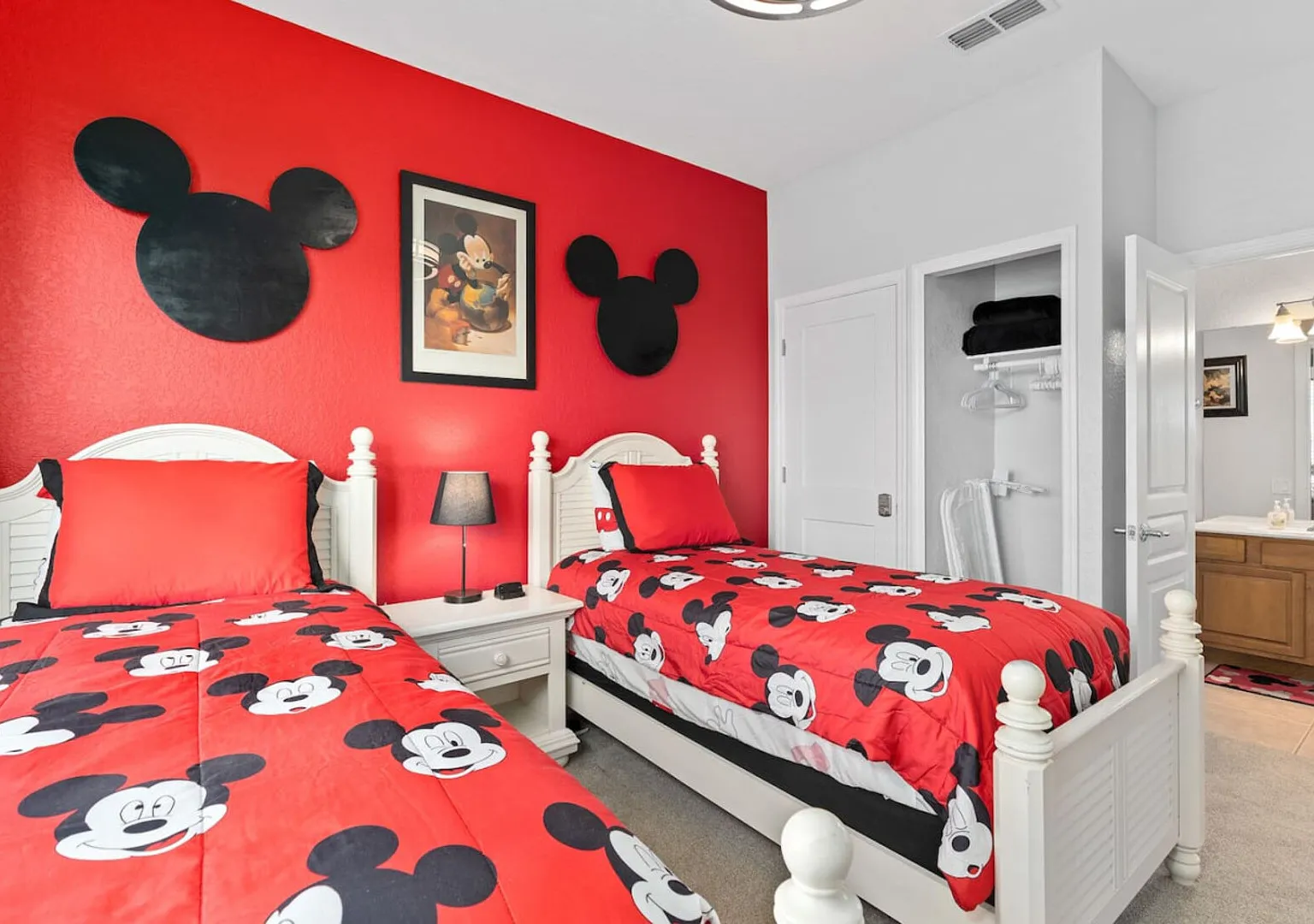 Wheelchair Accessible Disney Home | ADA Bath + Pool Lift | Windsor — Photo 4