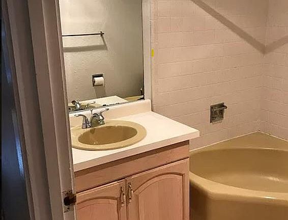 5th image of 1806 Hyde St #1