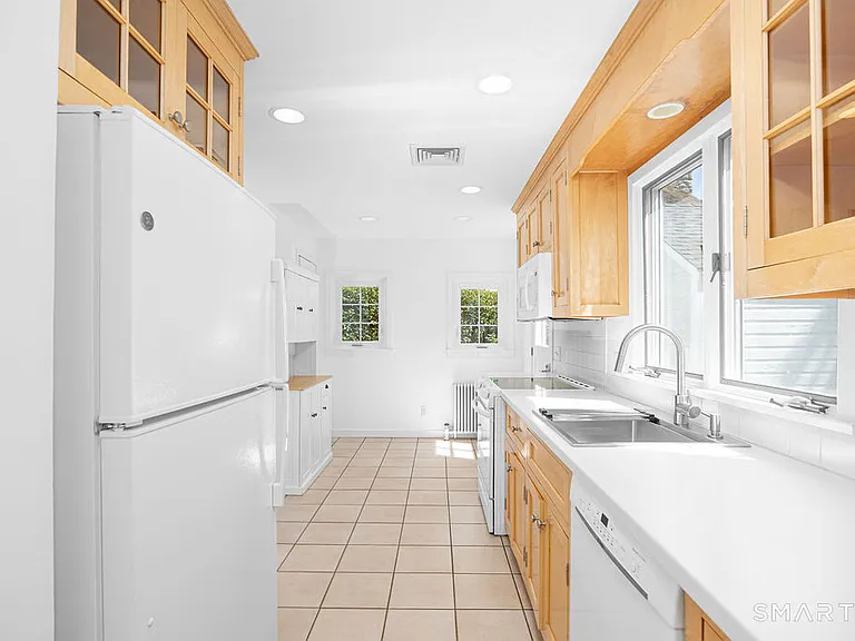 12 Roosevelt Rd — Photo 5