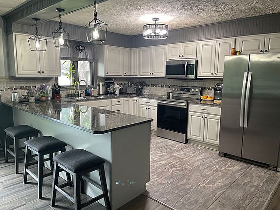 2nd image of 1823 Sherman Ct