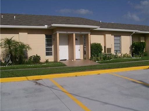 1st image of 925 Club Cir