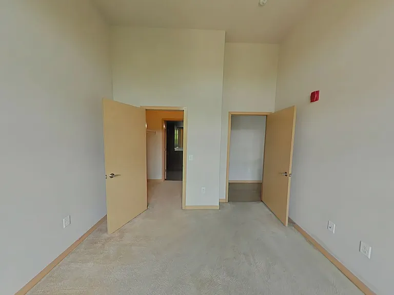 902 Drake St — Photo 127