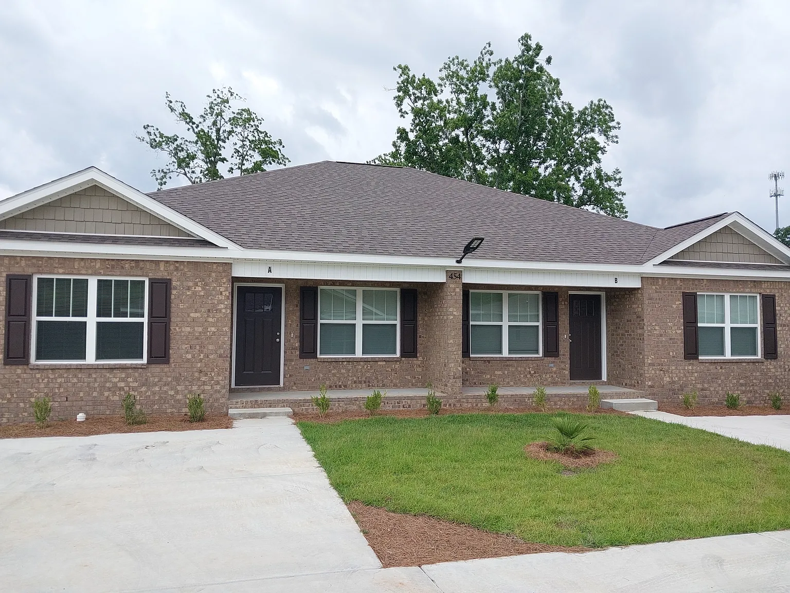 3 bed, 1300 sqft, $1,200 — Photo 1