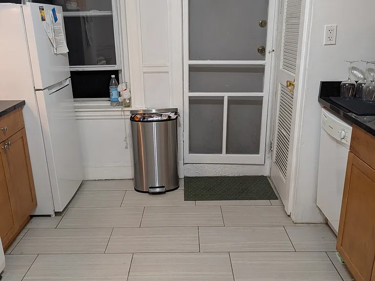 220 Hanover St #3 — Photo 9
