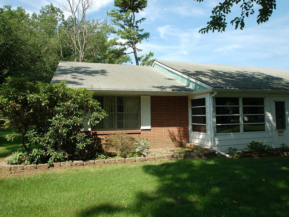 1st image of 40A Cambridge Ct #100A