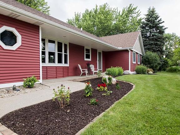 4th image of 2717 E Chester Dr