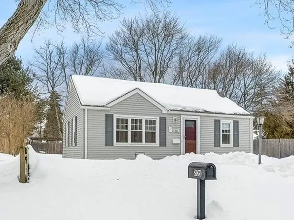 205 Payton Ave, Warwick, RI 02889