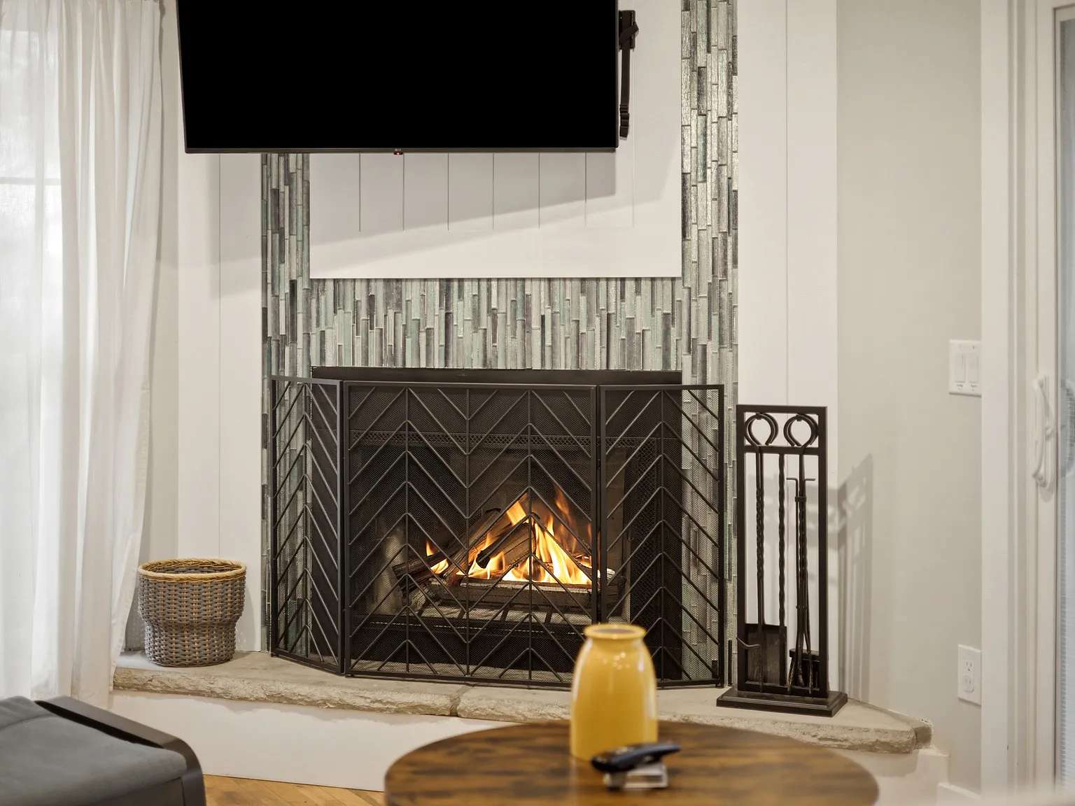 2 bed, 950 sqft, $1,650 — Photo 3