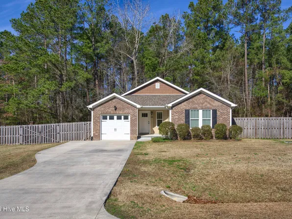 182 Pine Village Drive, Rocky Point, NC 28457
