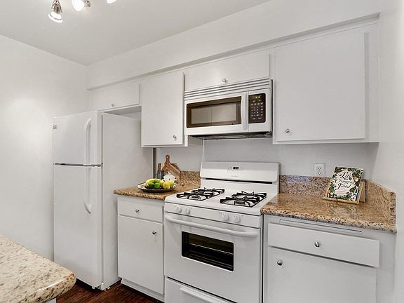 2nd image of 1936 Manning Ave #1019107