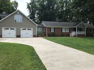 425 W Main St, Boonville, NC 27011