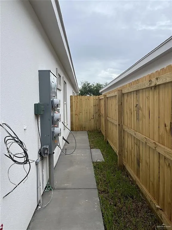 3 bed, 2.0 bath, $1,175 — Photo 3