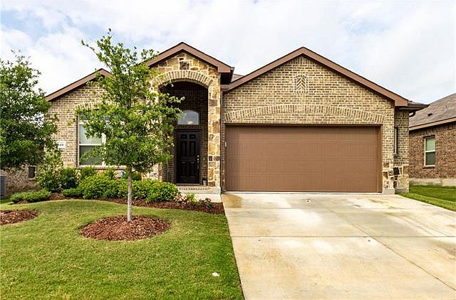 1st image of 2940 Maple Creek Dr