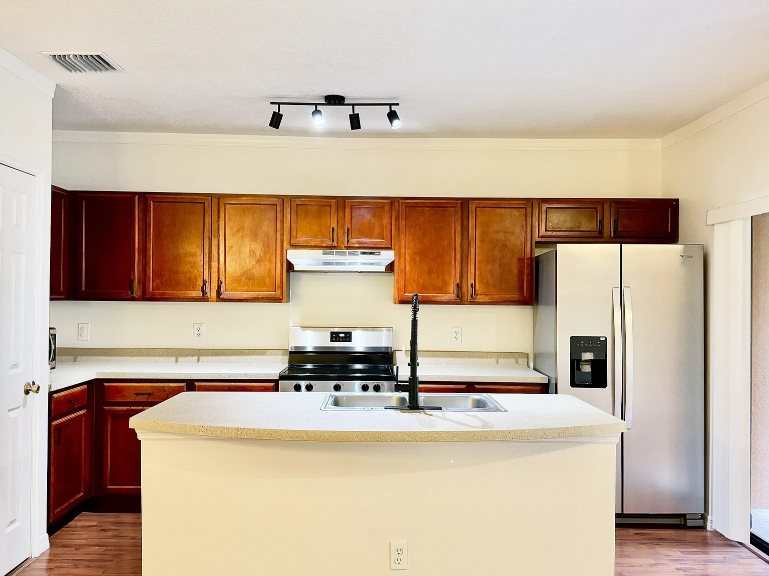 Blackwater Drive 1038 - 1 — Photo 2