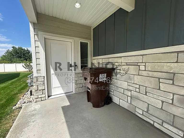 352 E 1850 N #13 — Photo 10