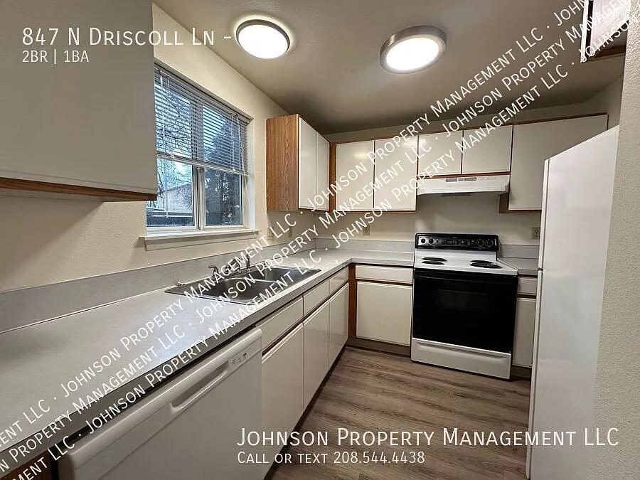 Nice down stairs apartment near Whitewater Park. — Photo 2