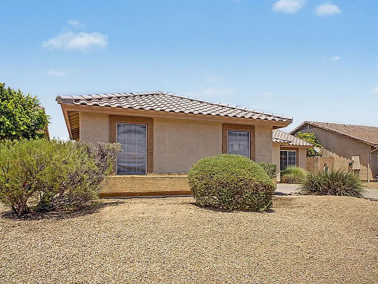 930 E Harwell Rd — Photo 33