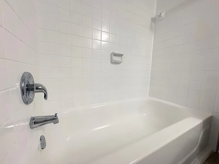 380 Lakepointe Dr #201 — Photo 11