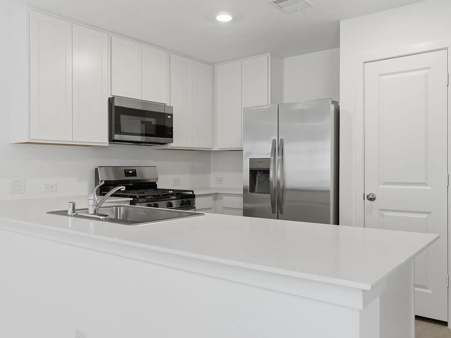 3 bed, 2.0 bath, 1451 sqft, $1,850 — Photo 4